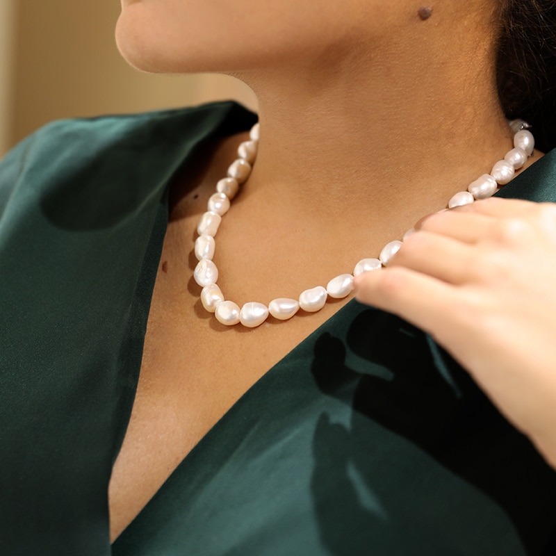 Women Pearl Choker Necklace