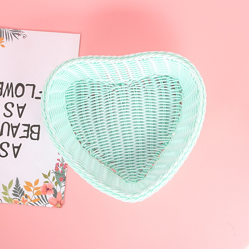 Plastic Rattan Basket Heart-Shaped Tray