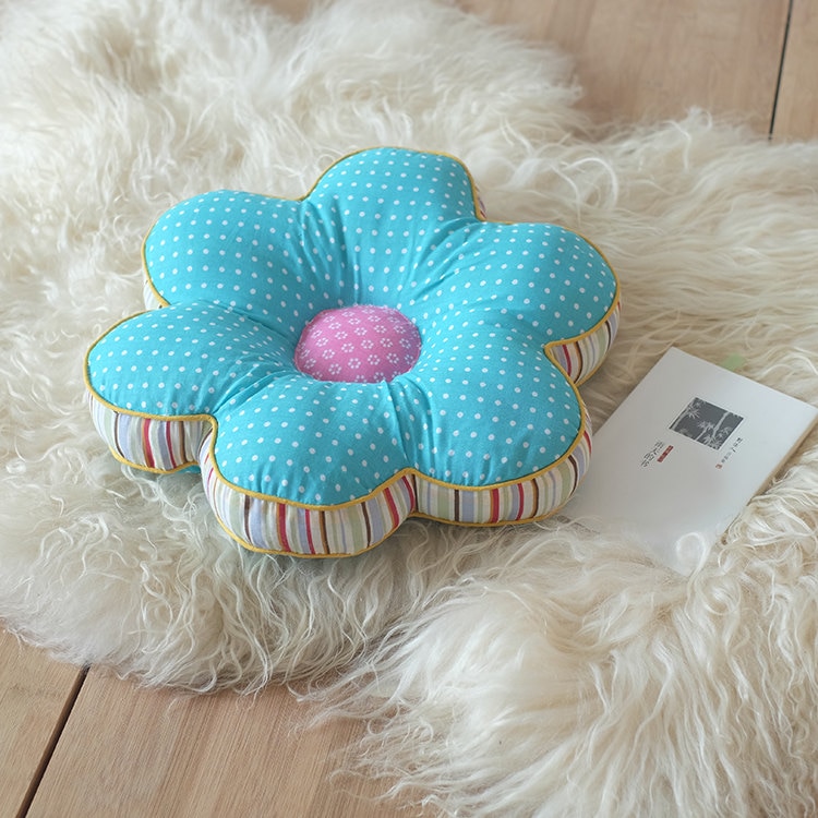 Decorative Pillow Flower Style